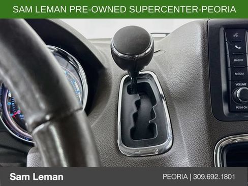 Used 2014 Chrysler Town & Country Touring-L w/ Driver Convenience Group FWD image 16