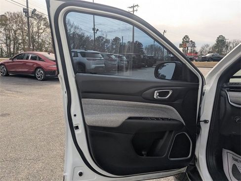 Used 2025 Jeep Compass Sport image 14