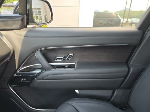 Certified 2025 Land Rover Range Rover SE AWD/4WD image 23
