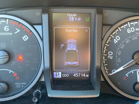 Used 2022 Toyota Tacoma TRD Sport image 31