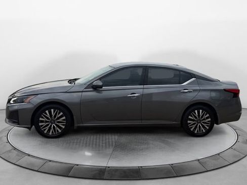 Used 2023 Nissan Altima 2.5 SV FWD image 6