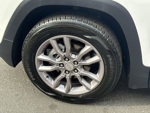 Used 2024 GMC Terrain SLT image 30