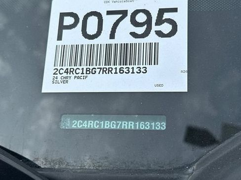 Certified 2024 Chrysler Pacifica Touring-L FWD image 30