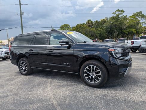 Used 2025 Ford Expedition Max Platinum AWD/4WD image 2