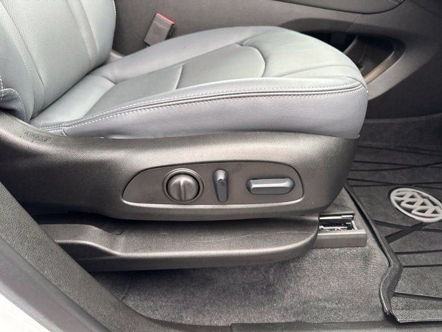 Used 2024 Buick Enclave Essence FWD image 29