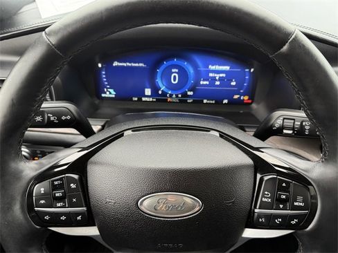Certified 2022 Ford Explorer Platinum w/ Equipment Group 601A image 21
