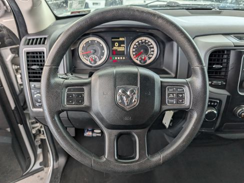 Used 2017 RAM 1500 Express RWD image 18