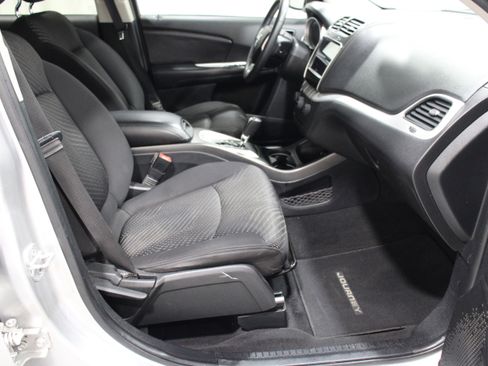 Used 2014 Dodge Journey SXT w/ Flexible Seating Group image 28
