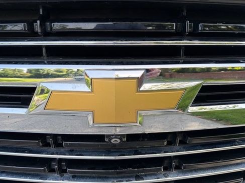 Used 2022 Chevrolet Suburban LT w/ LT Signature Plus Package AWD/4WD image 20