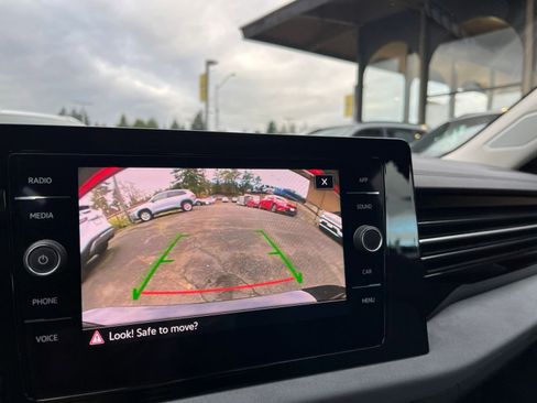 Used 2025 Volkswagen Jetta SE image 21