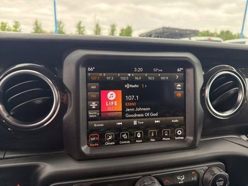 Used 2021 Jeep Wrangler Unlimited Sahara AWD/4WD image 35