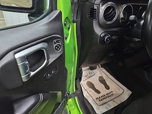 Used 2020 Jeep Wrangler Unlimited Sahara w/ Uconnect 4C Nav & Sound Group AWD/4WD image 28