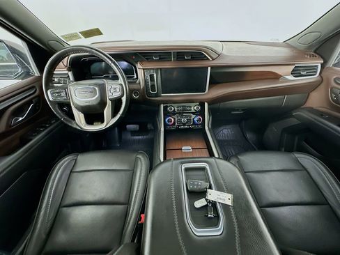 Used 2022 GMC Yukon XL Denali w/ Denali Premium Package AWD/4WD image 10