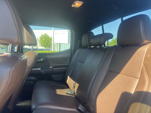 Used 2017 Toyota Tacoma Limited AWD/4WD image 10