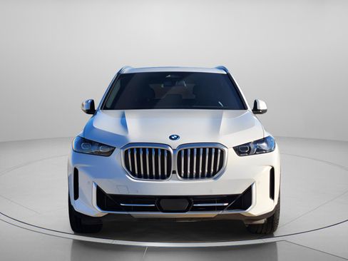 Used 2025 BMW X5 xDrive50e image 6