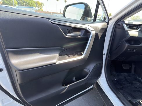Used 2025 Toyota RAV4 XLE FWD image 23
