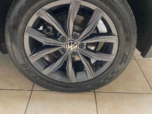 Used 2022 Volkswagen Tiguan SE image 35