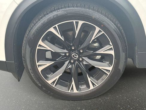 Used 2024 MAZDA CX-90 Plug-In Hybrid w/ Premium Pkg image 9