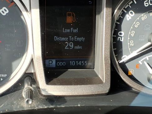 Used 2017 Toyota Tacoma SR5 image 24