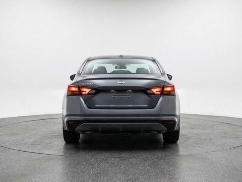 Used 2025 Nissan Altima 2.5 SV FWD image 7