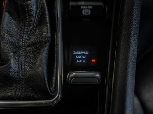 Certified 2025 Jeep Compass Latitude w/ Sun & Sound Group AWD/4WD image 31