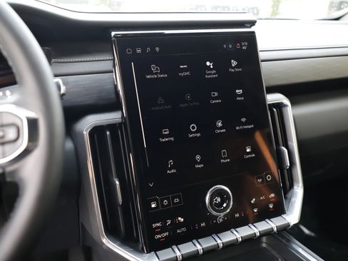 Used 2025 GMC Acadia Elevation image 25