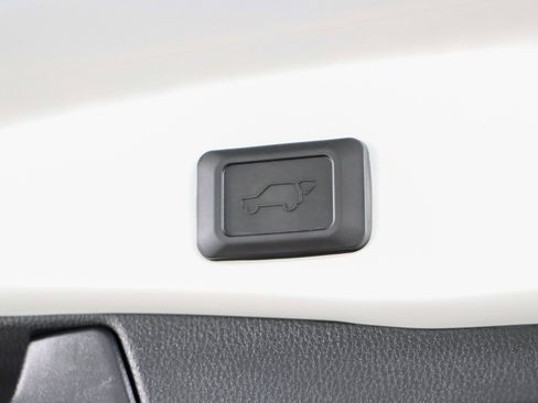 Used 2024 Toyota RAV4 XLE w/ Convenience Package FWD image 31