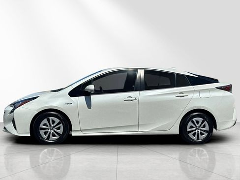 Used 2016 Toyota Prius Four FWD image 7
