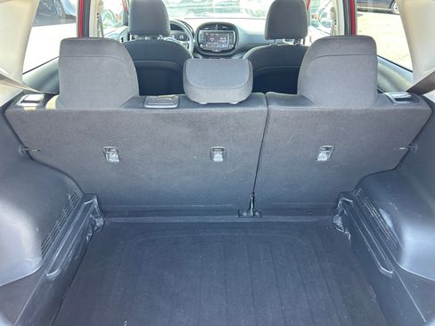 Used 2023 Kia Soul LX w/ LX Technology Package FWD image 19