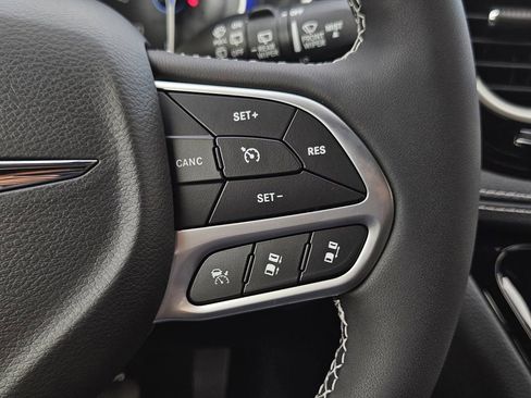 New 2026 Chrysler Pacifica Select image 18