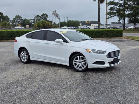Used 2016 Ford Fusion SE FWD image 1