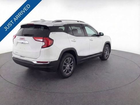 Used 2023 GMC Terrain SLT w/ Infotainment Package II image 13