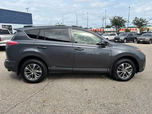 Used 2017 Toyota RAV4 XLE w/ All Weather Liner Package AWD/4WD image 6