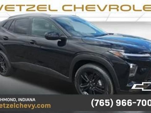 Used 2025 Chevrolet Trax ACTIV w/ Sunroof Package FWD image 2