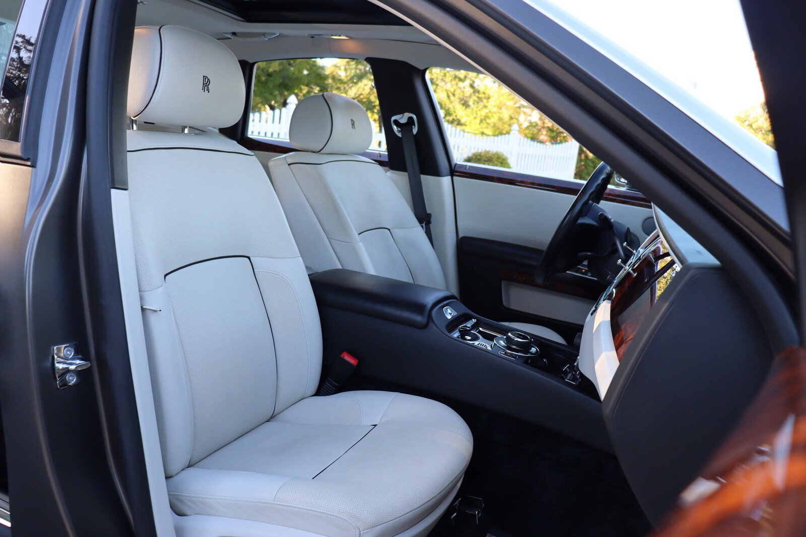 Used 2014 Rolls-Royce Ghost RWD image 30