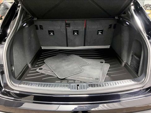 Used 2025 Porsche Macan AWD/4WD image 39