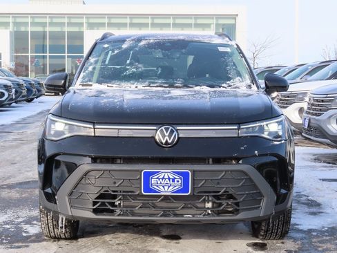 New 2026 Volkswagen Taos SE image 17