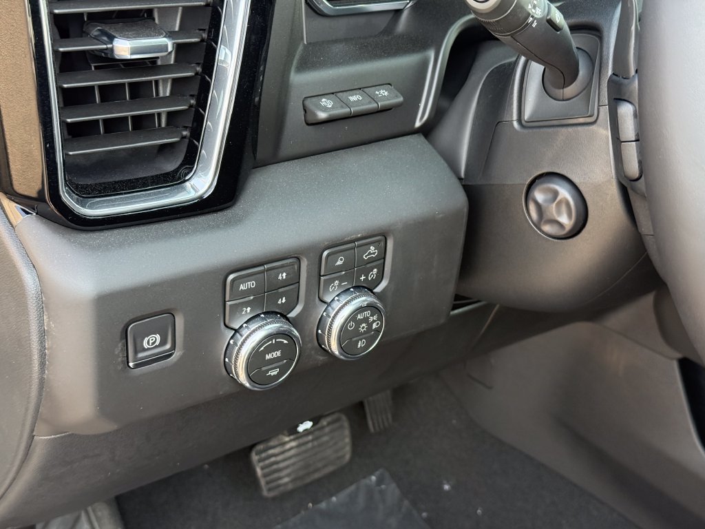 New 2026 GMC Sierra 1500 Denali w/ Technology Package AWD/4WD image 17