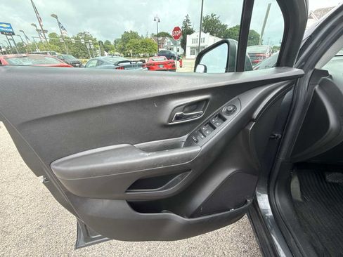 Certified 2018 Chevrolet Trax LT w/ LT Convenience Package FWD image 20