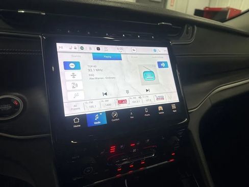 Used 2023 Jeep Grand Cherokee Limited w/ Luxury Tech Group II image 11