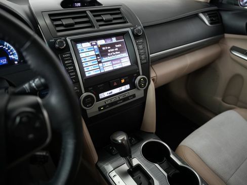 Used 2013 Toyota Camry XLE w/ Leather Pkg FWD image 19