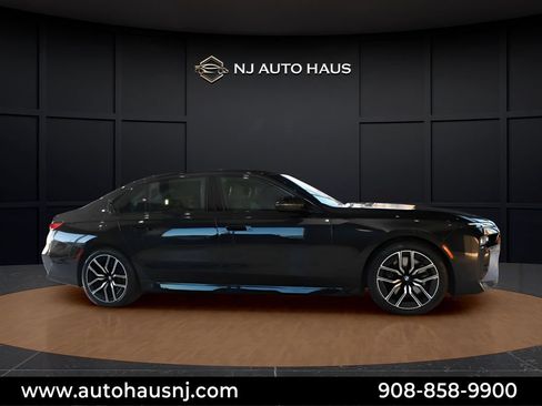 Used 2023 BMW 740i w/ Parking Assistance Package RWD image 7