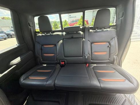 Used 2021 GMC Sierra 2500 AT4 w/ AT4 Preferred Package AWD/4WD image 15