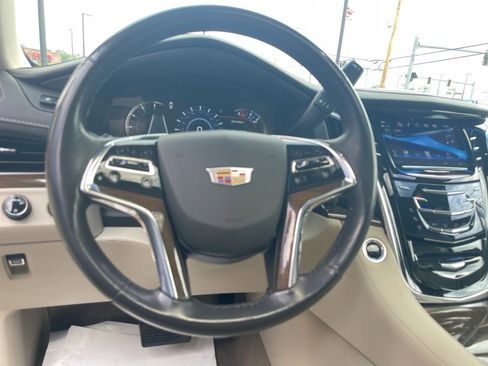 Used 2020 Cadillac Escalade Premium Luxury AWD/4WD image 18