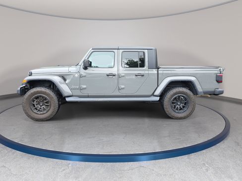 Used 2022 Jeep Gladiator Overland w/ Popular Equipment Package AWD/4WD image 3