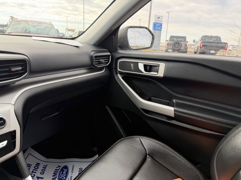 Used 2020 Ford Explorer XLT w/ Equipment Group 202A image 11