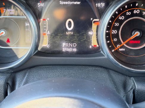 Used 2018 Jeep Wrangler Unlimited Sahara w/ Dual Top Group image 20