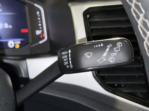 Used 2023 Volkswagen Atlas SE image 31