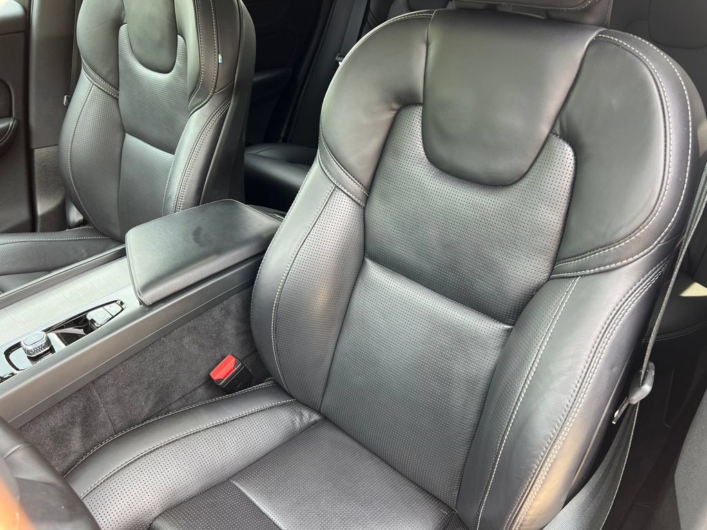 Used 2024 Volvo XC60 T8 Ultimate w/ Protection Package Premier AWD/4WD image 15