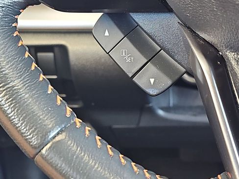 Used 2019 Subaru Crosstrek 2.0i Limited w/ Moonroof Package w/Navigation AWD/4WD image 24